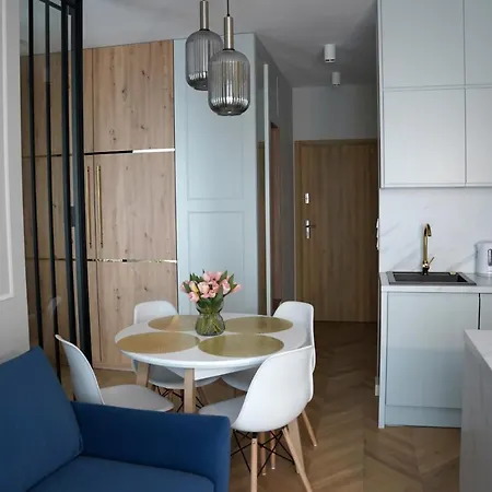 Metro Targowek 27 Apartment *