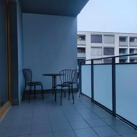 Metro Targowek 27 Apartment *