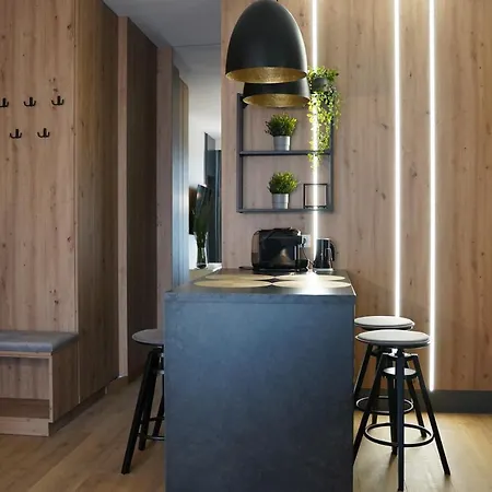 Apartment Metro Targowek 27 *