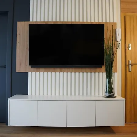 Apartment Metro Targowek 27 *