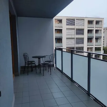 Metro Targowek 27 Apartamento Varsóvia