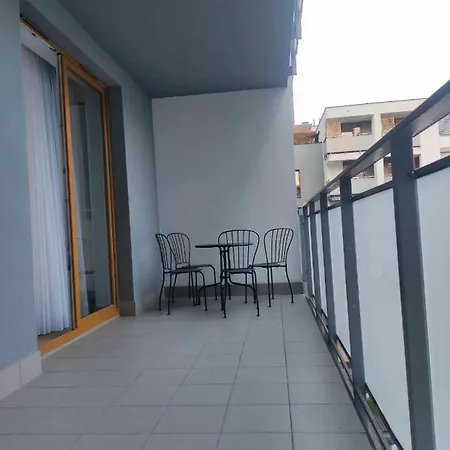 Metro Targowek 27 * وارسو